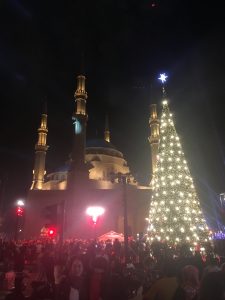 Weihnachtsbaum neben der Moschee: classic Beirut!